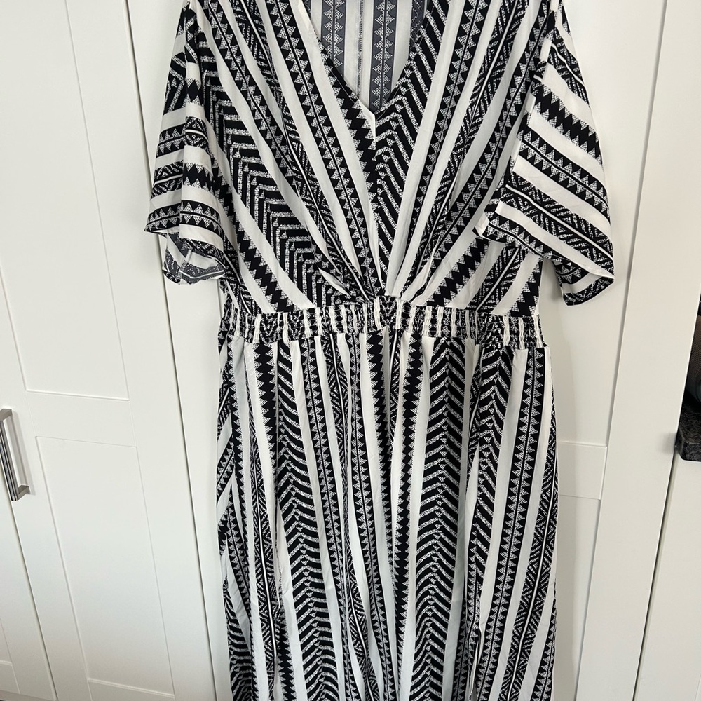 BloomChic Black and White Patterned Maxi Dress